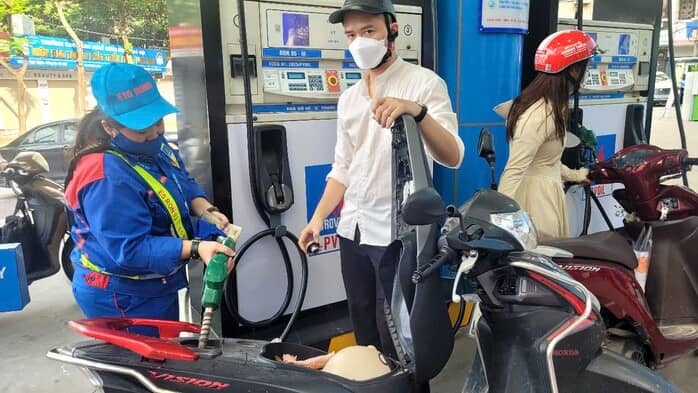 Có nên để doanh nghiệp tự quyết giá xăng dầu?