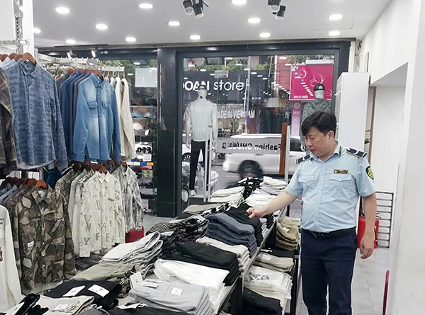 Đà Nẵng: Phát hiện nhiều cơ sở cất giấu thực phẩm kém chất lượng để bán Tết