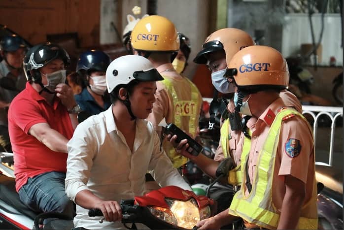 CSGT toàn quốc kiểm tra nồng độ cồn từ 10 giờ sáng mùng 1 Tết Bính Ngọ "không ngại kiêng ngày Tết"