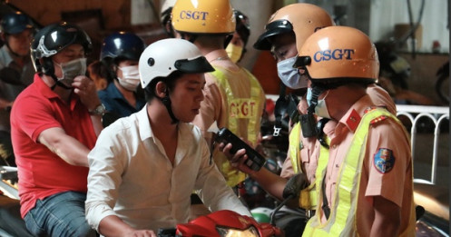 CSGT toàn quốc kiểm tra nồng độ cồn từ 10 giờ sáng mùng 1 Tết Bính Ngọ "không ngại kiêng ngày Tết"