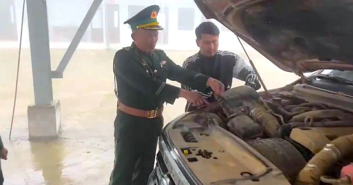 Giấu 7 cây vàng trong khoang động cơ ô tô để đưa qua biên giới Nghệ An