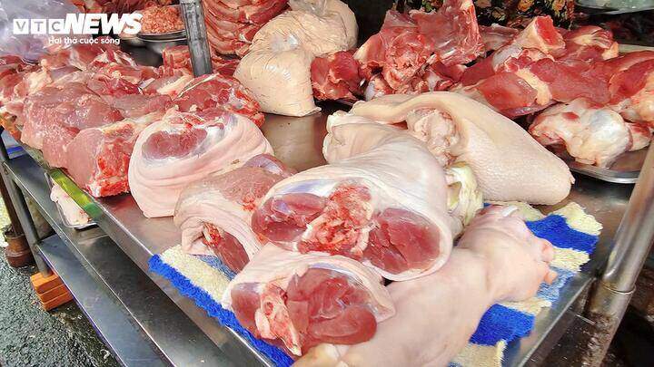 Chưa kịp sắm Tết, bà nội trợ đã ‘đau đầu’ vì giá thịt, trứng