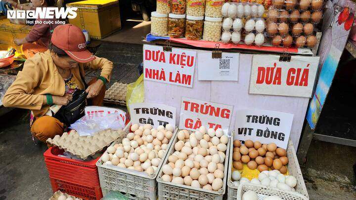 Chưa kịp sắm Tết, bà nội trợ đã ‘đau đầu’ vì giá thịt, trứng