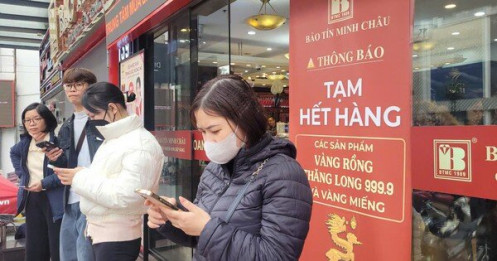 Đổ xô xếp hàng mua vàng, bạc