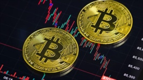 Bitcoin giảm 15%, có lúc thủng mốc 61,000 USD, hoài nghi về tiền số ngày càng lớn