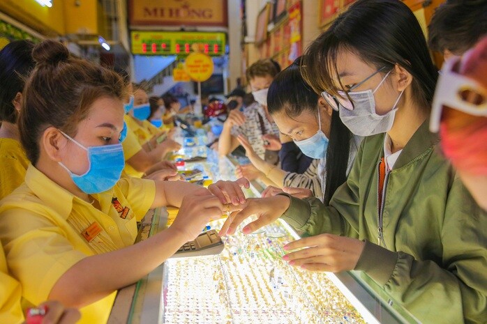 Cuối ngày 6-2, giá vàng miếng SJC, vàng nhẫn đồng loạt tăng