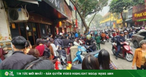 Giá vàng hôm nay mới nhất (6/2) tăng giảm thất thường: Người mua xếp hàng kín vỉa hè dù bị "nợ vàng" cả tháng