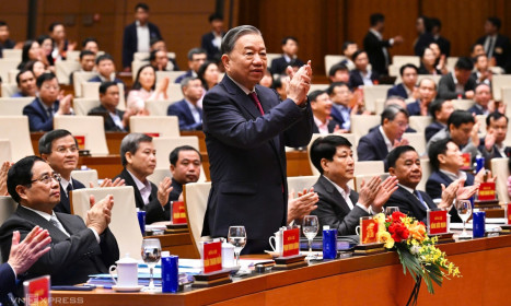 Đại hội XIV xác lập bước chuyển từ 'theo kịp' sang 'vươn lên cạnh tranh'