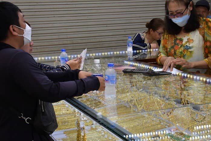 Giá vàng hôm nay 7-2: Bật tăng trở lại