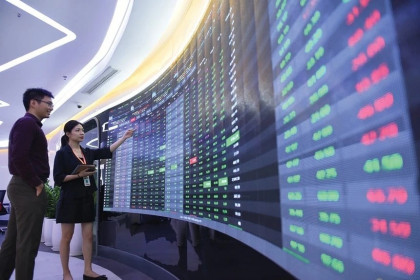 Chứng khoán trước nghỉ Tết: 'Chốt lời' gia tăng, dòng tiền suy yếu?