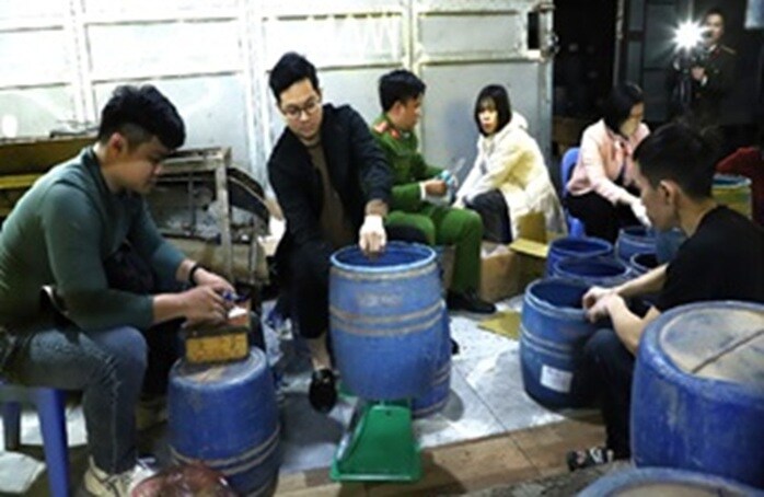 Bắt người đàn ông sản xuất 2,8 tấn giá đỗ ngâm hóa chất kích thích sinh trưởng