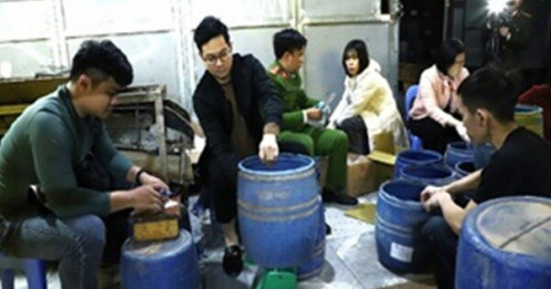 Bắt người đàn ông sản xuất 2,8 tấn giá đỗ ngâm hóa chất kích thích sinh trưởng