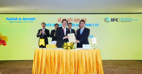 Vừa ra mắt Trung tâm tài chính quốc tế, ngân hàng đầu tiên bắt tay với loạt tổ chức nước ngoài