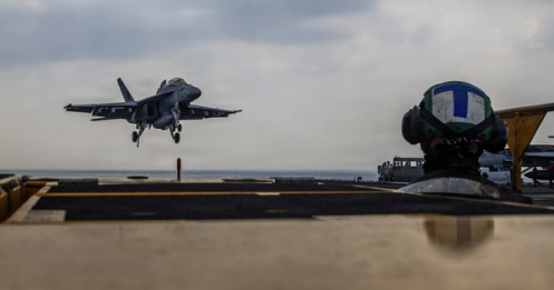 Ông Donald Trump nói về đội tàu sân bay thứ 2 đến Iran