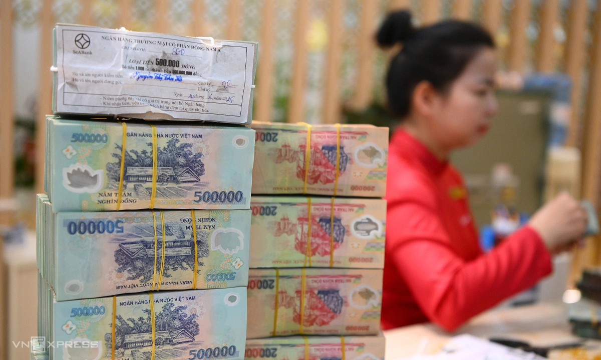 Lãi suất liên ngân hàng xuống 4%