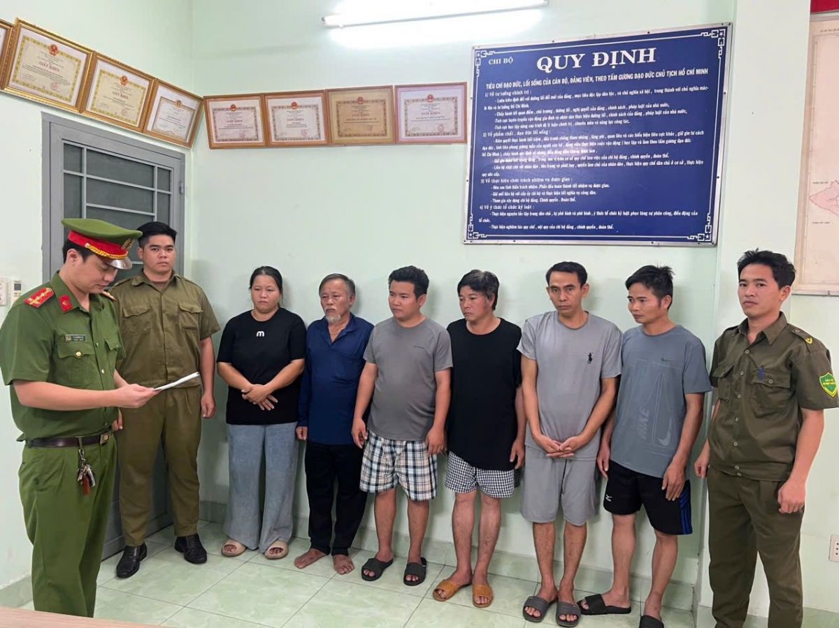 Hàng tấn nước mắm, bột ngọt, hạt nêm kém chất lượng suýt lọt ra thị trường bán Tết