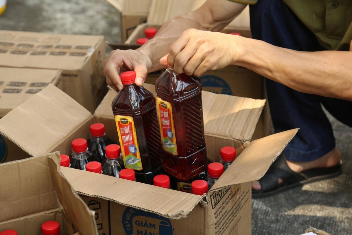 Hàng tấn nước mắm, bột ngọt, hạt nêm kém chất lượng suýt lọt ra thị trường bán Tết