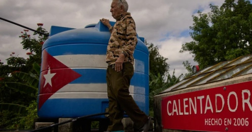 Tàu hải quân Mexico chở hàng trăm tấn hàng viện trợ đến Cuba