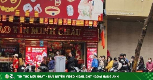 Giá vàng hôm nay mới nhất (14/2) tăng trở lại: Nhà vàng dừng bán, người mua vẫn cố xếp hàng ngày cận Tết