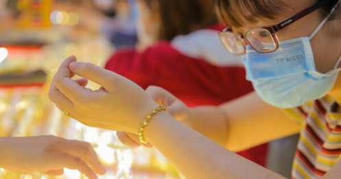 Khách giao dịch vàng từ 5 triệu đồng trở lên phải chuyển khoản