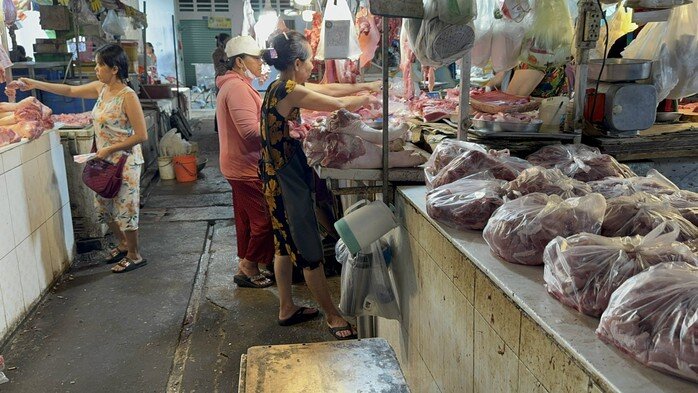 Hôm nay 16-2: Giá thịt heo ở chợ lẻ vẫn "neo" cao