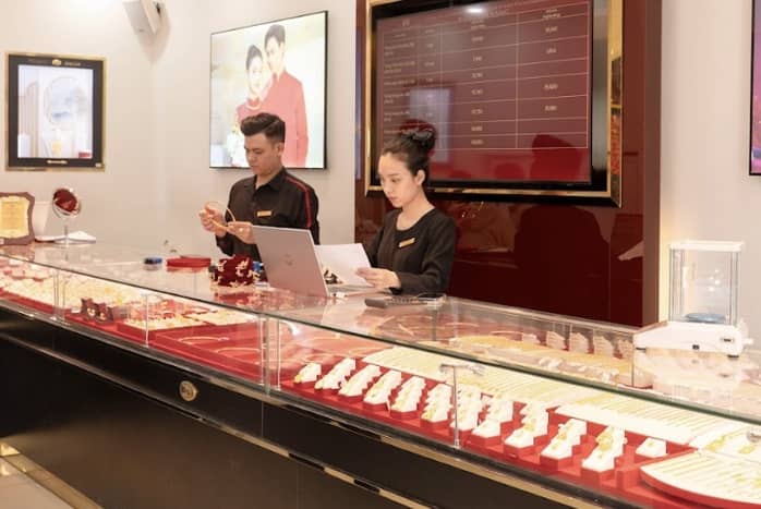 Sáng mùng 1 Tết, giá vàng miếng SJC và vàng nhẫn tiếp tục giảm sâu