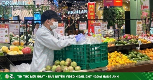 Mùng 2 Tết: Siêu thị ngập rau thịt, khách vắng tanh vắng ngắt