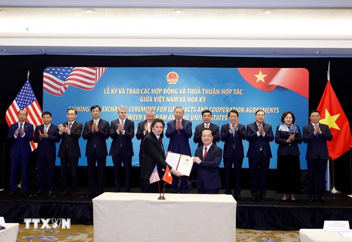 Tổng Bí thư chứng kiến lễ ký và trao các hợp đồng, thỏa thuận hợp tác của Việt Nam và Mỹ