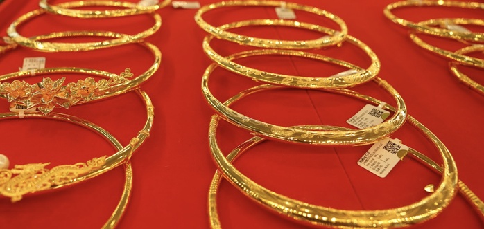 Tối 19-2, giá vàng, bạc đồng loạt tăng mạnh