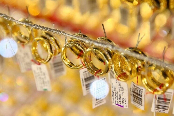 Giá vàng hôm nay mới nhất (19/2): Tiếp vượt mốc 5.000 USD/ounce, có thể đạt 6.200 USD/ounce