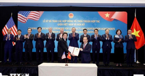 Tổng Bí thư chứng kiến lễ ký và trao các hợp đồng, thỏa thuận hợp tác của Việt Nam và Mỹ