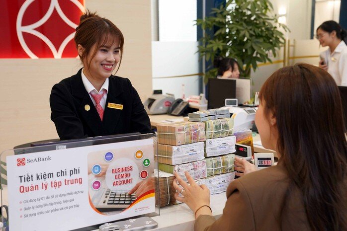 Sau Tết, loạt ngân hàng, doanh nghiệp rầm rộ lì xì đầu năm