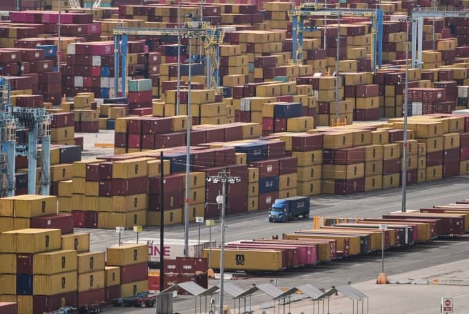 Thuế nhập khẩu bổ sung 10% của ông Trump áp dụng ra sao?
