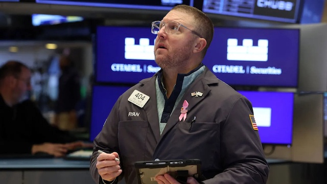 Dow Jones tăng hơn 200 điểm sau phán quyết của Tòa án Tối cao
