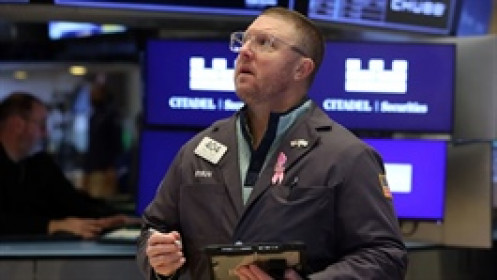 Dow Jones tăng hơn 200 điểm sau phán quyết của Tòa án Tối cao