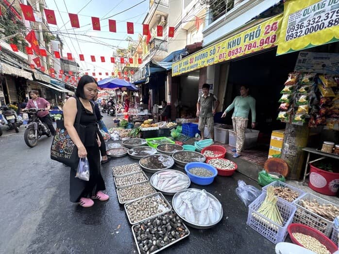 Hải sản giá vẫn cao sau Tết