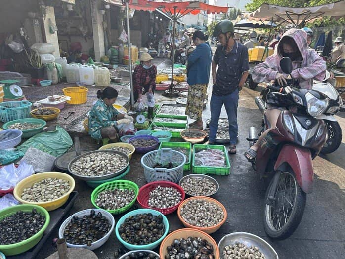 Hải sản giá vẫn cao sau Tết
