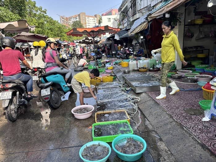 Hải sản giá vẫn cao sau Tết