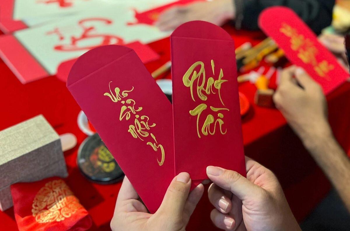 Bài học tài chính đầu đời từ tiền lì xì Tết