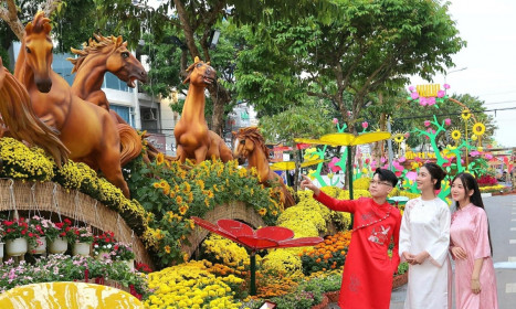 Người dân đổ xô đi du lịch, nhiều tỉnh thành 'thắng đậm' dịp Tết