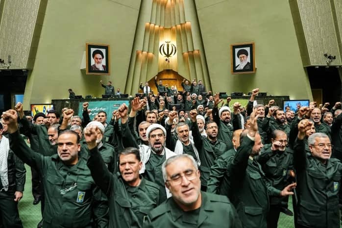 Iran tiết lộ kế hoạch 5 bước quyết bắt Mỹ "trả giá đắt"