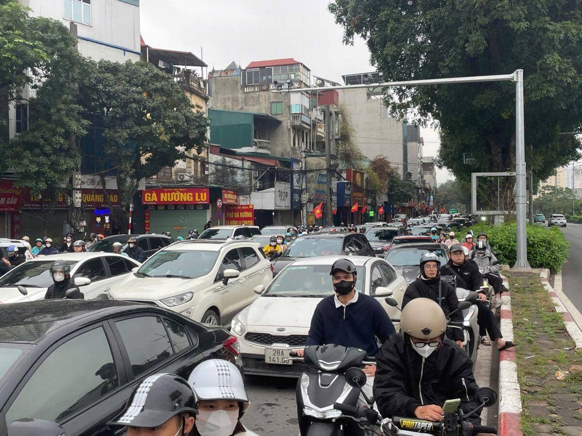 Hà Nội ùn tắc nhẹ ngày đầu đi làm sau Tết Nguyên đán Bính Ngọ 2026