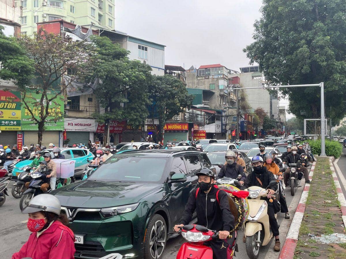 Hà Nội ùn tắc nhẹ ngày đầu đi làm sau Tết Nguyên đán Bính Ngọ 2026