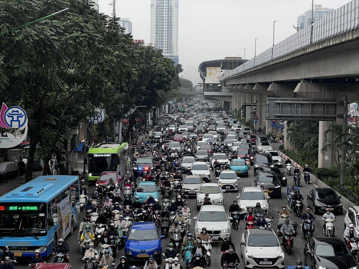 Hà Nội ùn tắc nhẹ ngày đầu đi làm sau Tết Nguyên đán Bính Ngọ 2026