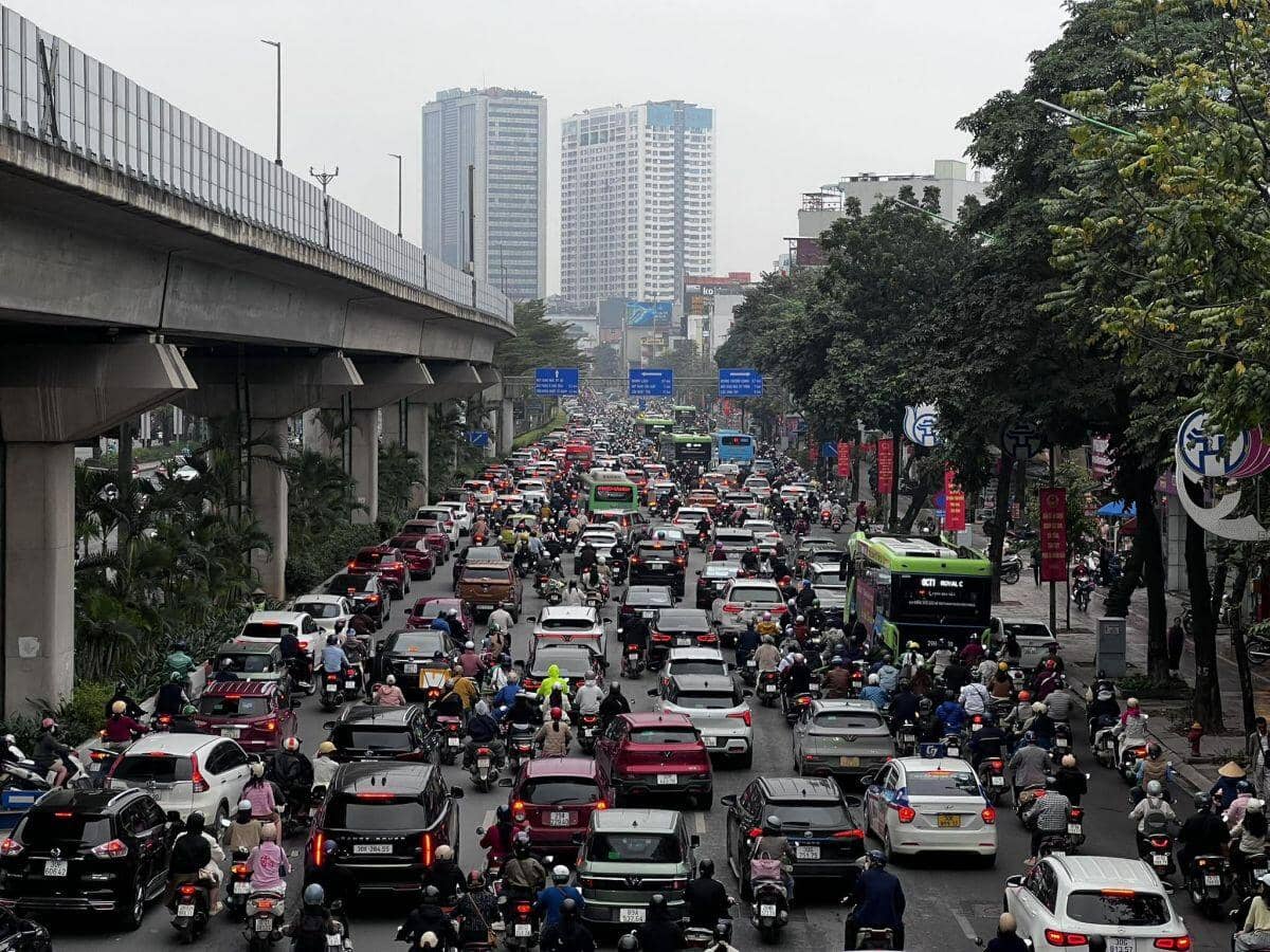 Hà Nội ùn tắc nhẹ ngày đầu đi làm sau Tết Nguyên đán Bính Ngọ 2026
