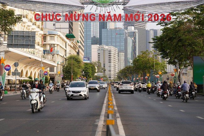 Ngày đầu đi làm sau Tết: "Chuyện lạ" tại hàng loạt điểm nóng giao thông ở TPHCM