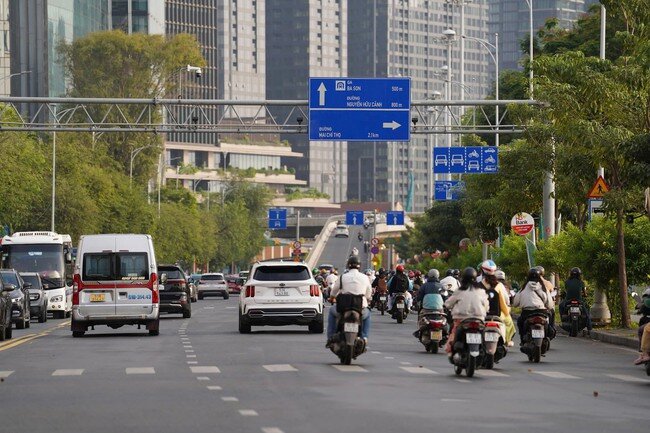 Ngày đầu đi làm sau Tết: "Chuyện lạ" tại hàng loạt điểm nóng giao thông ở TPHCM