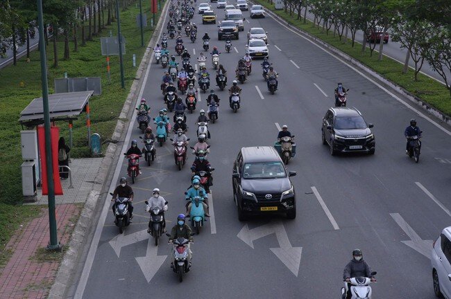 Ngày đầu đi làm sau Tết: "Chuyện lạ" tại hàng loạt điểm nóng giao thông ở TPHCM