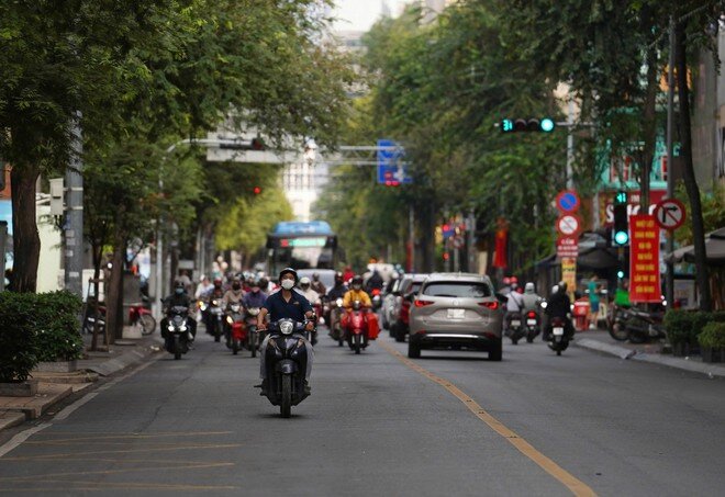 Ngày đầu đi làm sau Tết: "Chuyện lạ" tại hàng loạt điểm nóng giao thông ở TPHCM
