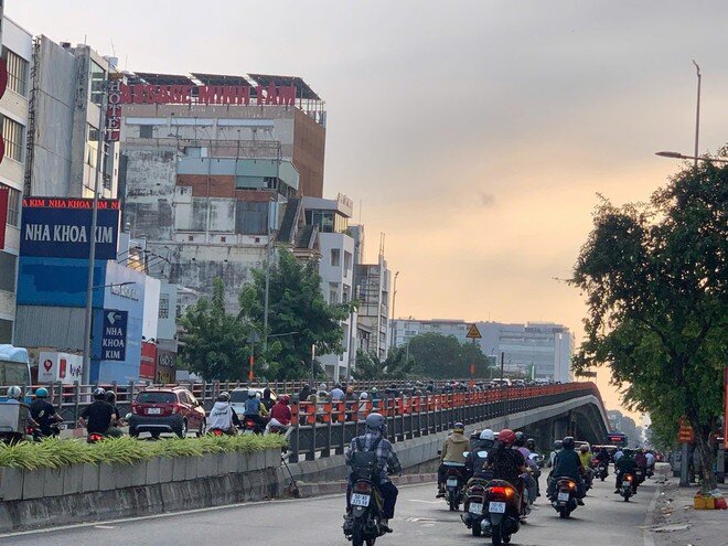 Ngày đầu đi làm sau Tết: "Chuyện lạ" tại hàng loạt điểm nóng giao thông ở TPHCM